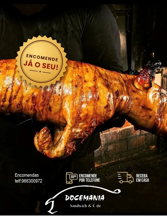 Cartaz da Docemania com um leitão assado inteiro e o selo «Encomende já o seu!»: encomendas pelo telefone 966 300 972, com entrega em casa